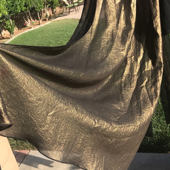 Unique dress - Picture 2 of 8